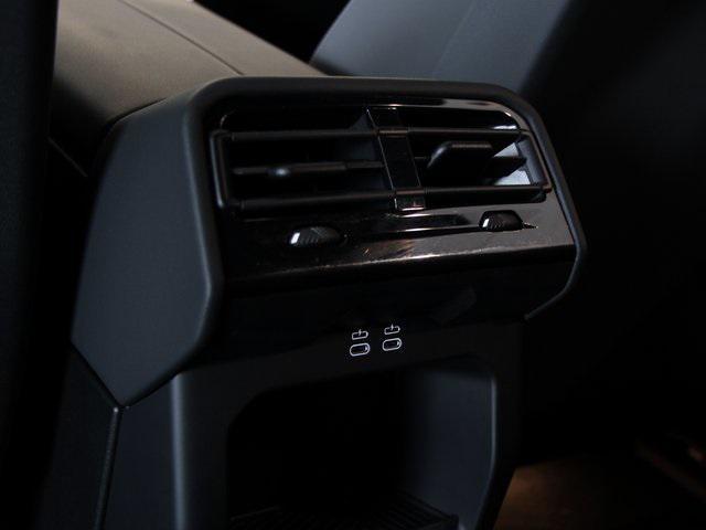 Photo of 2024 Alpine White BMW i5