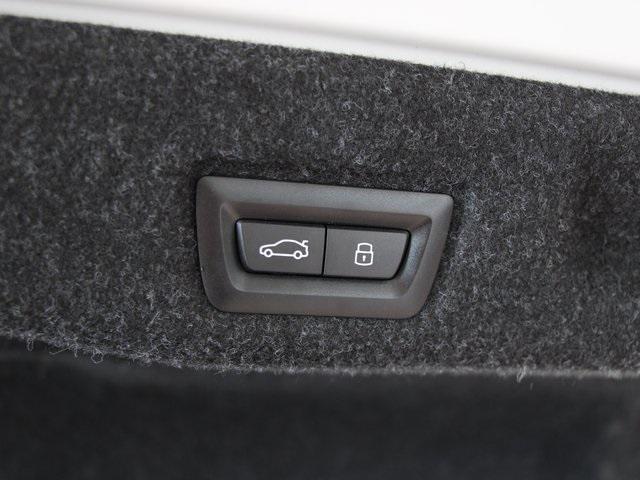 Photo of 2024 Alpine White BMW i5