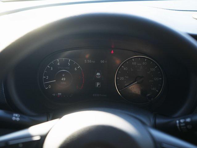 Photo of 2021 Boulder Gray Pearl Nissan Kicks