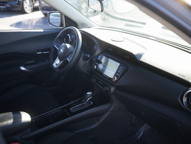 Photo of 2021 Boulder Gray Pearl Nissan Kicks