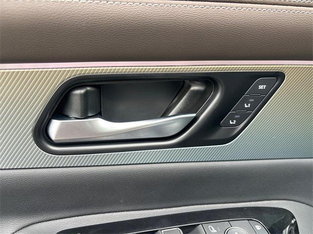 Photo of 2025 White Pearl Nissan Murano