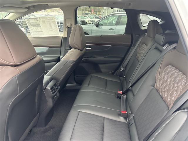 Photo of 2025 White Pearl Nissan Murano