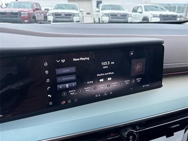 Photo of 2025 White Pearl Nissan Murano