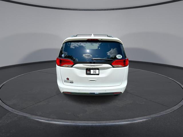 Photo of 2020 Bright White Clearcoat Chrysler Pacifica