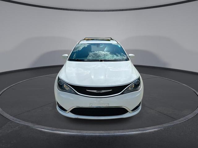 Photo of 2020 Bright White Clearcoat Chrysler Pacifica