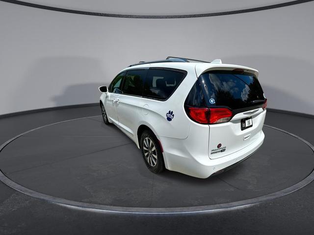 Photo of 2020 Bright White Clearcoat Chrysler Pacifica