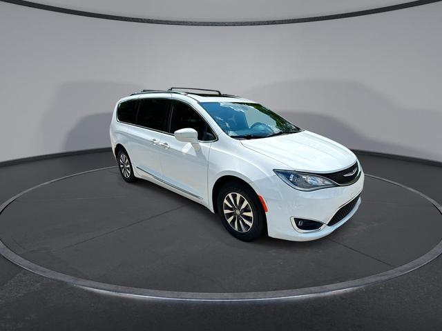 Photo of 2020 Bright White Clearcoat Chrysler Pacifica