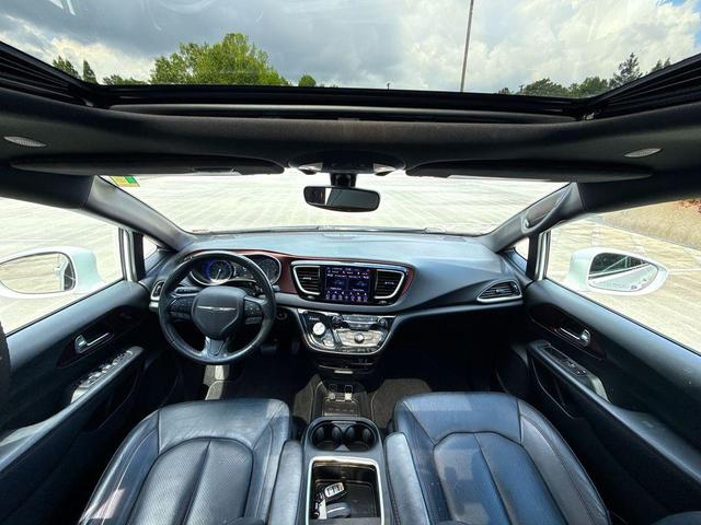 Photo of 2020 Bright White Clearcoat Chrysler Pacifica