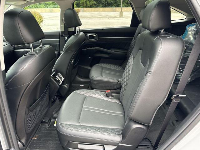 Photo of 2023 Wolf Gray Kia Sorento