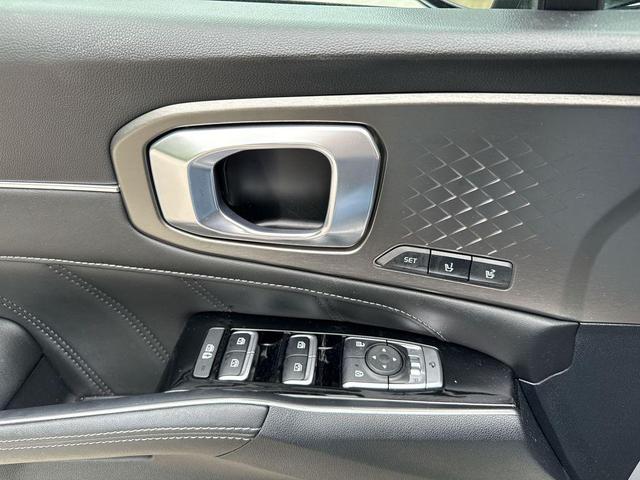 Photo of 2023 Wolf Gray Kia Sorento