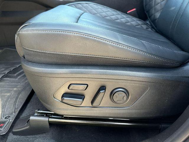 Photo of 2023 Wolf Gray Kia Sorento