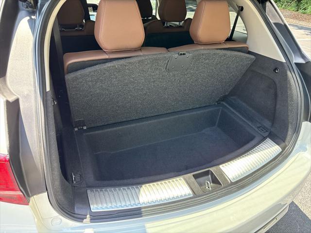 Photo of 2018 White Diamond Pearl Acura MDX
