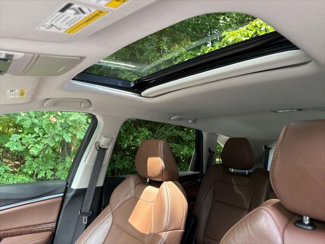 Photo of 2018 White Diamond Pearl Acura MDX