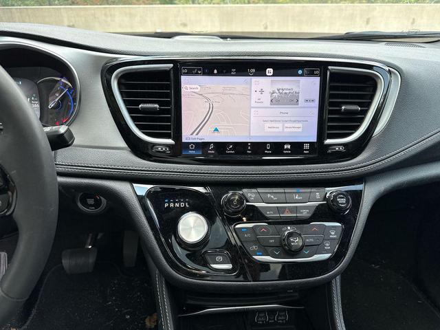 Photo of 2023 Granite Crystal Metallic Cle Chrysler Pacifica Hybrid