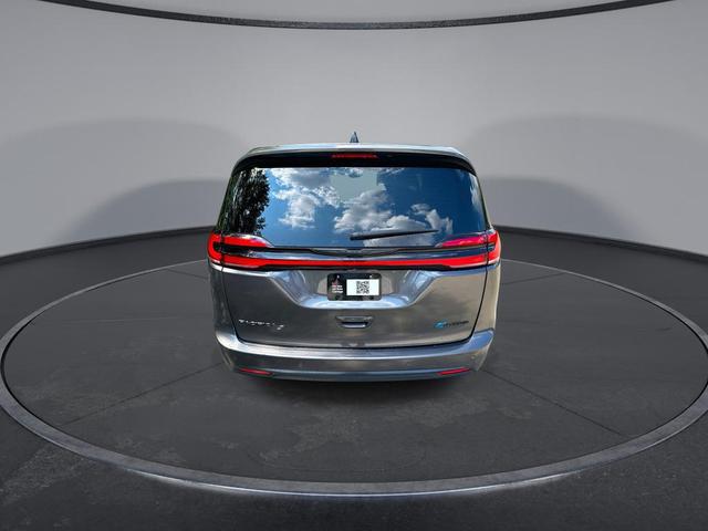 Photo of 2023 Granite Crystal Metallic Cle Chrysler Pacifica Hybrid