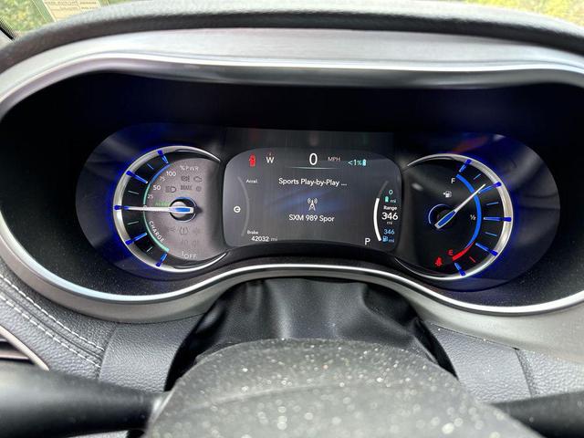 Photo of 2023 Granite Crystal Metallic Cle Chrysler Pacifica Hybrid