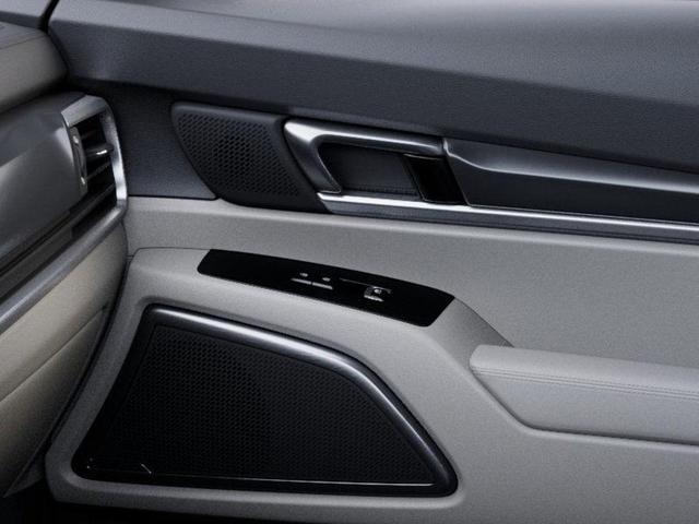 Photo of 2025 Ebony Black Kia Telluride