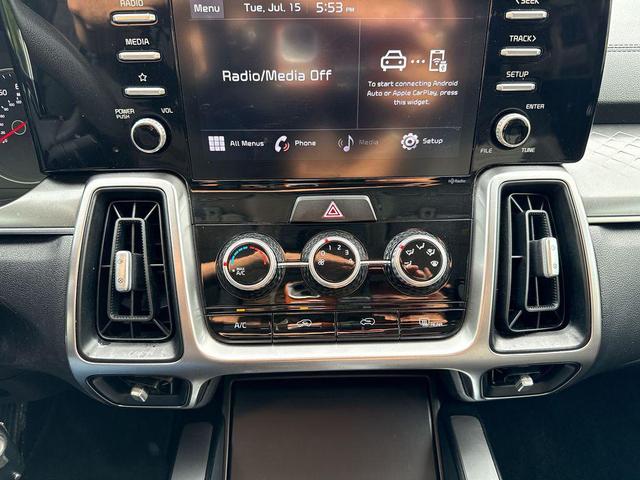 Photo of 2021 Glacial White Pearl Kia Sorento