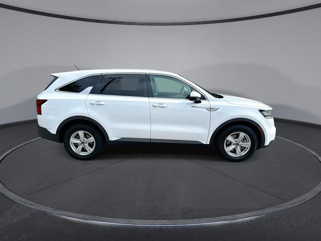 Photo of 2021 Glacial White Pearl Kia Sorento