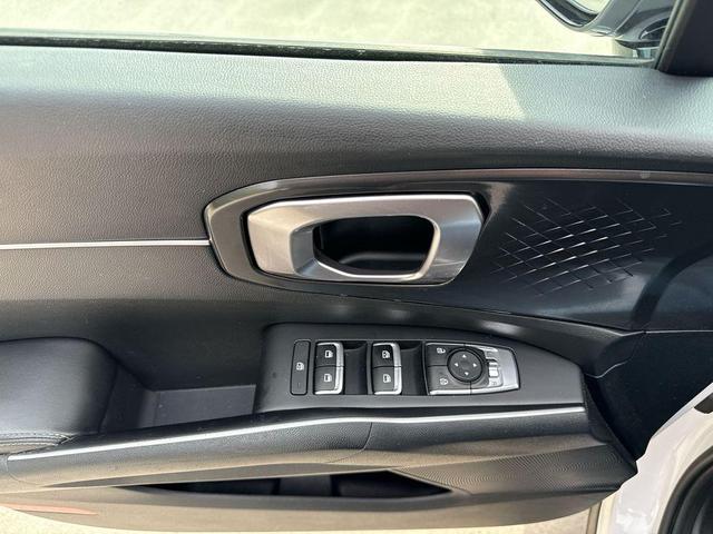 Photo of 2021 Glacial White Pearl Kia Sorento