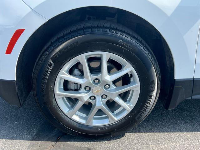 Photo of 2023 Summit White Chevrolet Equinox