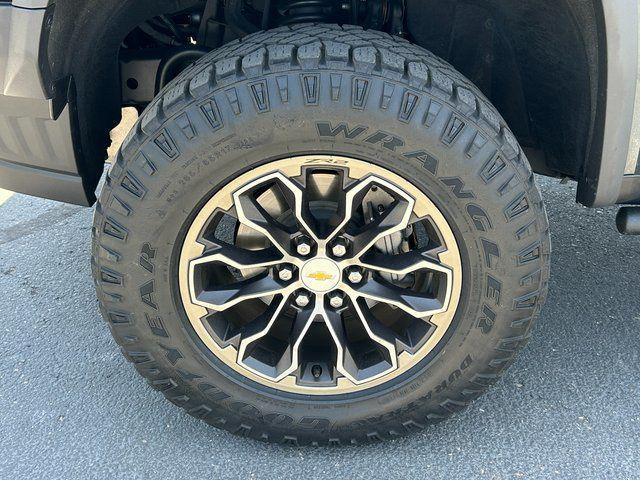 Photo of 2018 Graphite Metallic Chevrolet Colorado