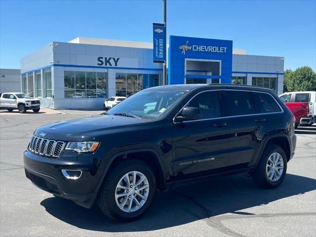 Photo of 2022 Diamond Black Crystal Pearlcoat Jeep Grand Cherokee