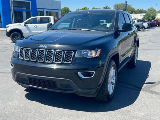 Photo of 2022 Diamond Black Crystal Pearlcoat Jeep Grand Cherokee