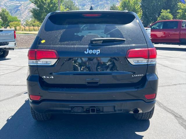 Photo of 2022 Diamond Black Crystal Pearlcoat Jeep Grand Cherokee