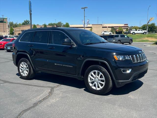Photo of 2022 Diamond Black Crystal Pearlcoat Jeep Grand Cherokee