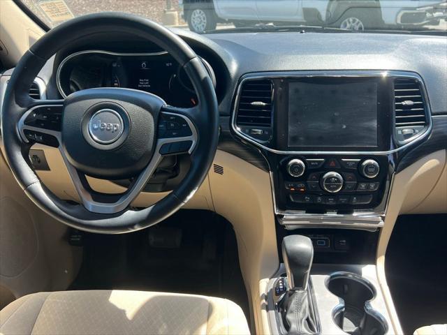 Photo of 2022 Diamond Black Crystal Pearlcoat Jeep Grand Cherokee