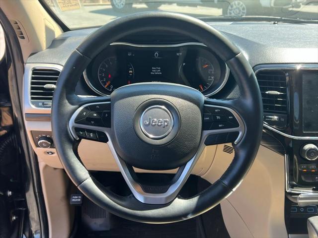 Photo of 2022 Diamond Black Crystal Pearlcoat Jeep Grand Cherokee