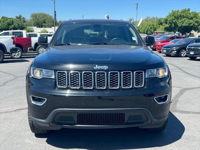 Photo of 2022 Diamond Black Crystal Pearlcoat Jeep Grand Cherokee