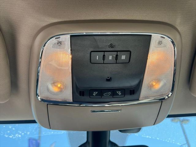 Photo of 2022 Diamond Black Crystal Pearlcoat Jeep Grand Cherokee