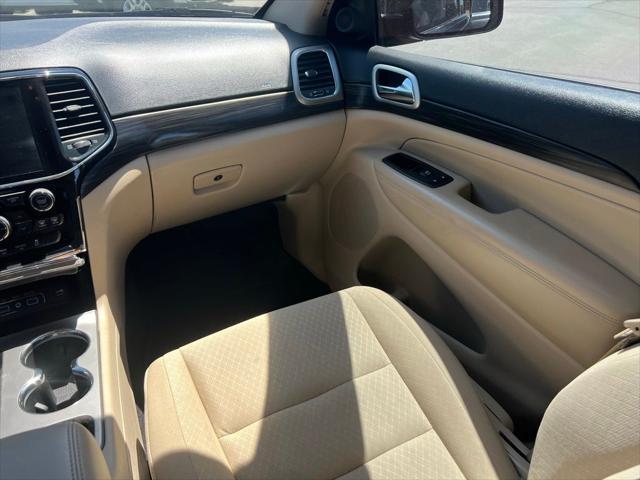 Photo of 2022 Diamond Black Crystal Pearlcoat Jeep Grand Cherokee