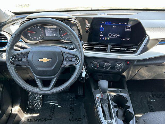 Photo of 2025 Mosaic Black Metallic Chevrolet Trax