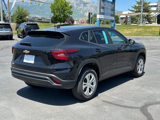 Photo of 2025 Mosaic Black Metallic Chevrolet Trax
