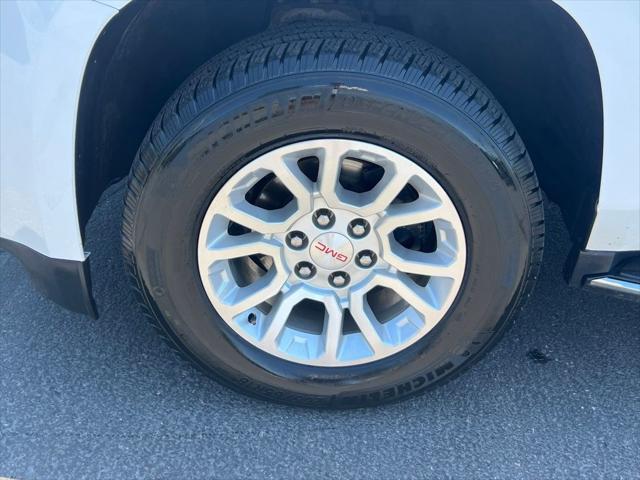 Photo of 2020 Summit White GMC Yukon XL