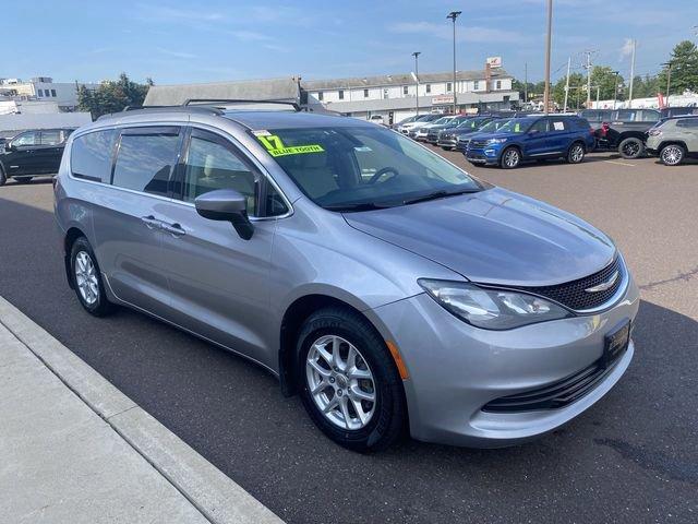 Photo of 2017 Billet Silver Metallic Clearcoat Chrysler Pacifica