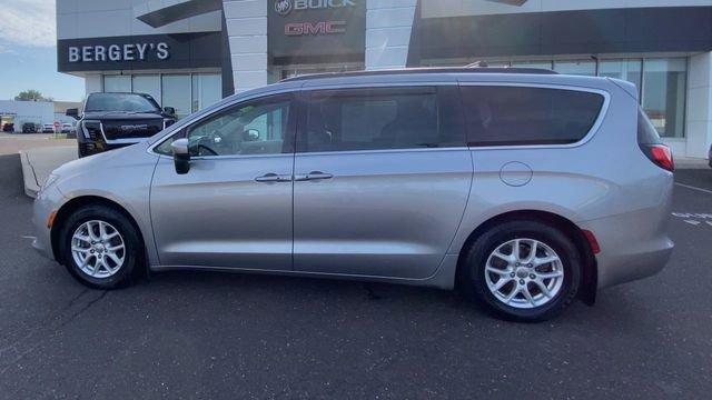 Photo of 2017 Billet Silver Metallic Clearcoat Chrysler Pacifica