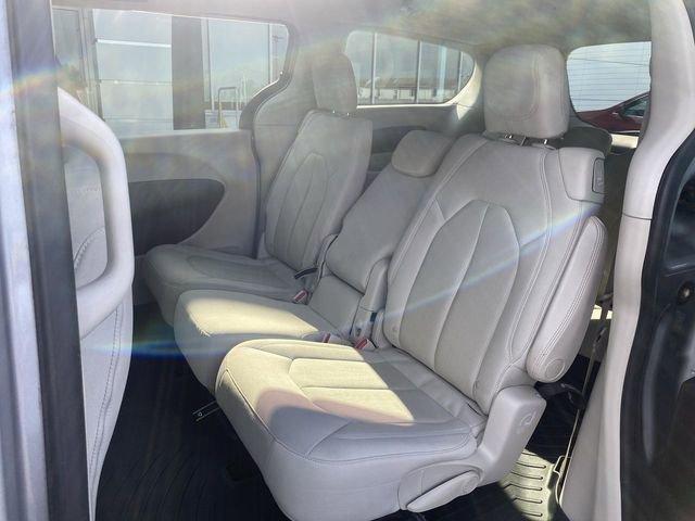 Photo of 2017 Billet Silver Metallic Clearcoat Chrysler Pacifica