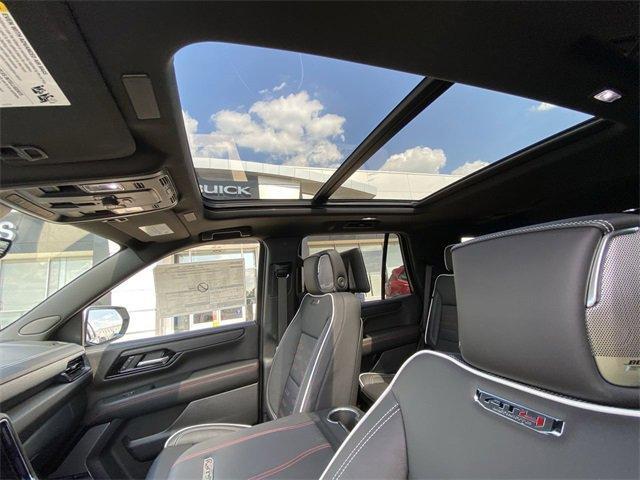 Photo of 2025 Summit White GMC Yukon