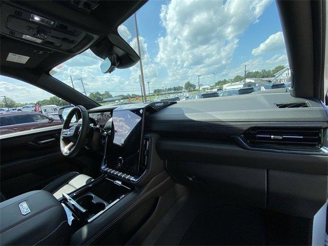 Photo of 2025 Summit White GMC Yukon