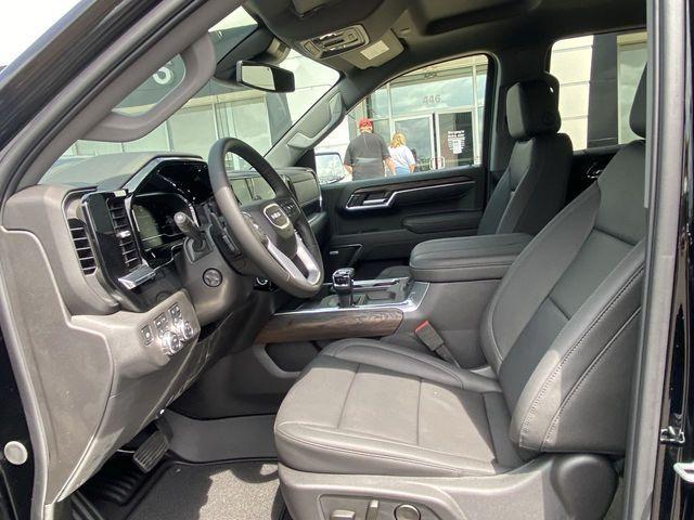 Photo of 2025 Onyx Black GMC Sierra 1500