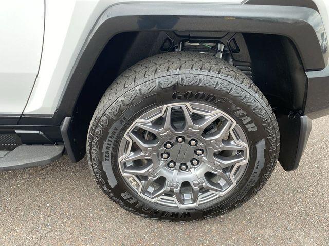 Photo of 2024 White GMC HUMMER EV SUV