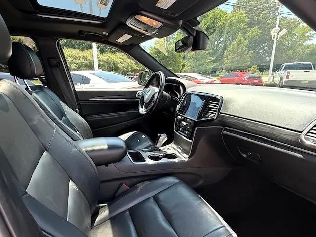 Photo of 2020 Diamond Black Crystal Pearlcoat Jeep Grand Cherokee
