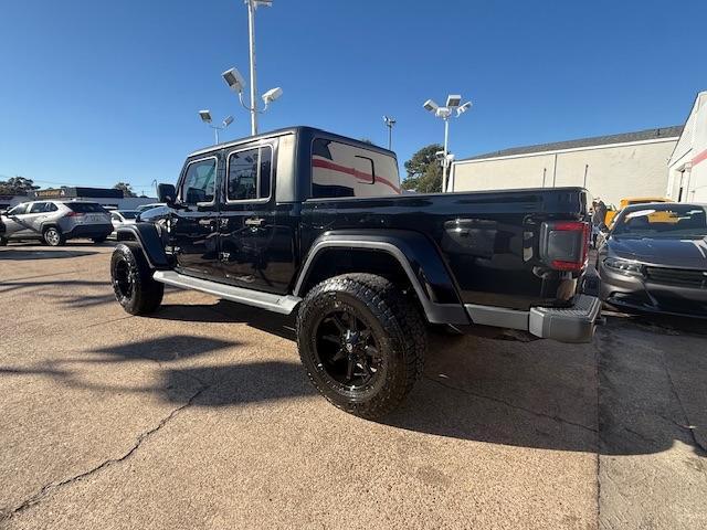 Photo of 2020 Black Clearcoat Jeep Gladiator