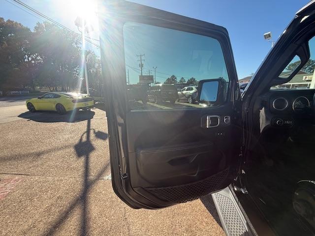Photo of 2020 Black Clearcoat Jeep Gladiator