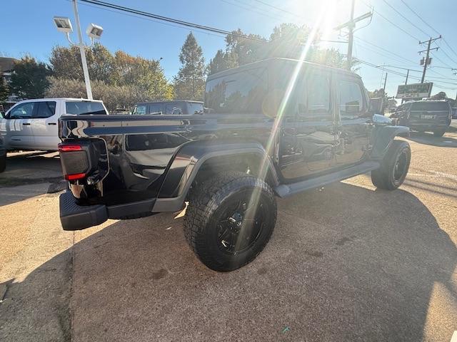 Photo of 2020 Black Clearcoat Jeep Gladiator
