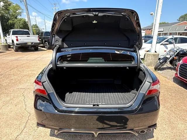Photo of 2019 Midnight Black Metallic Toyota Camry